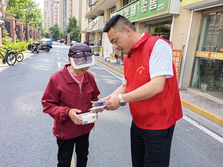傾聽民聲解民憂！市公交二分公司開展“兩問一宣”進(jìn)社區(qū)活動
